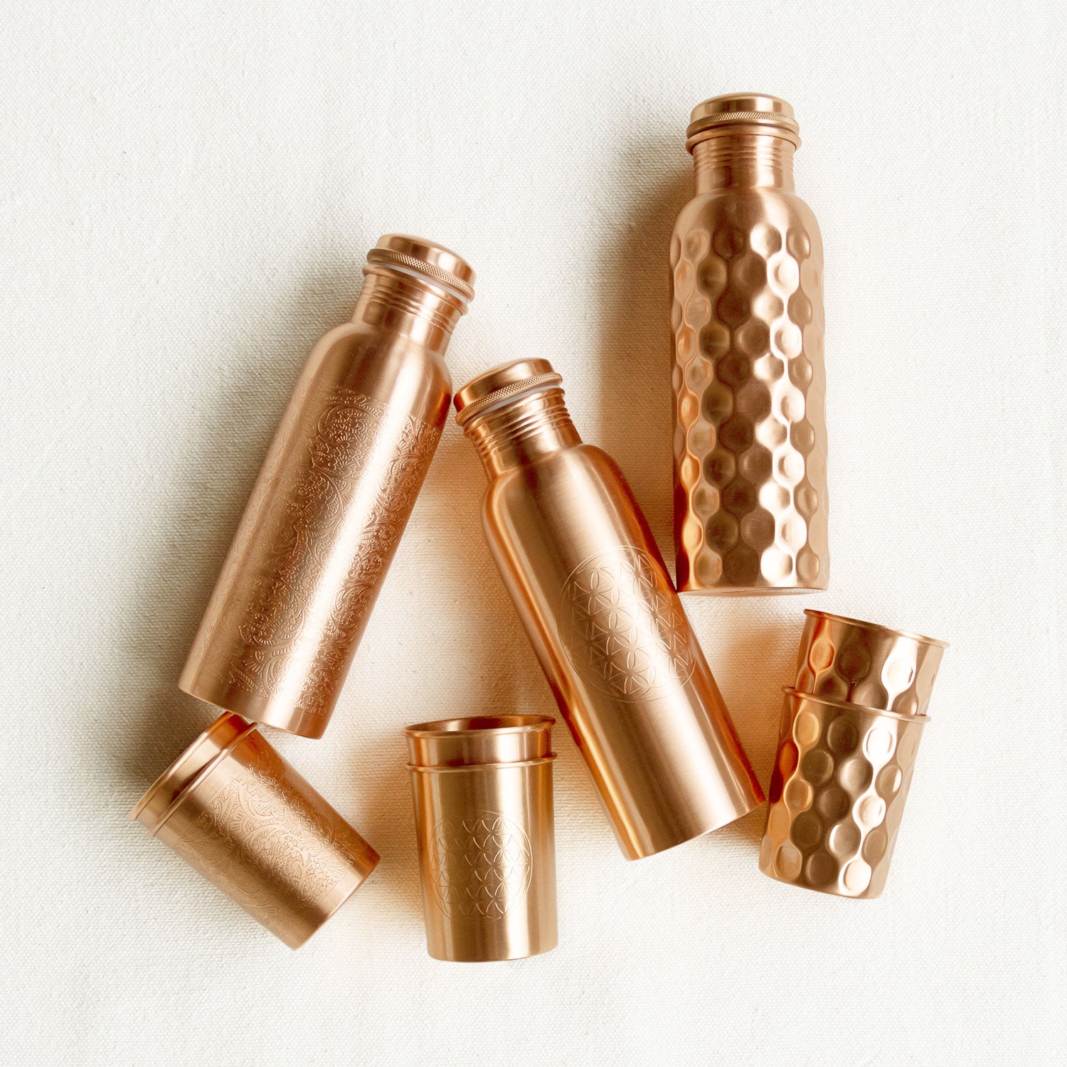 Koperen drinkfles met schroefdop en Gehamerd design - 800 ml